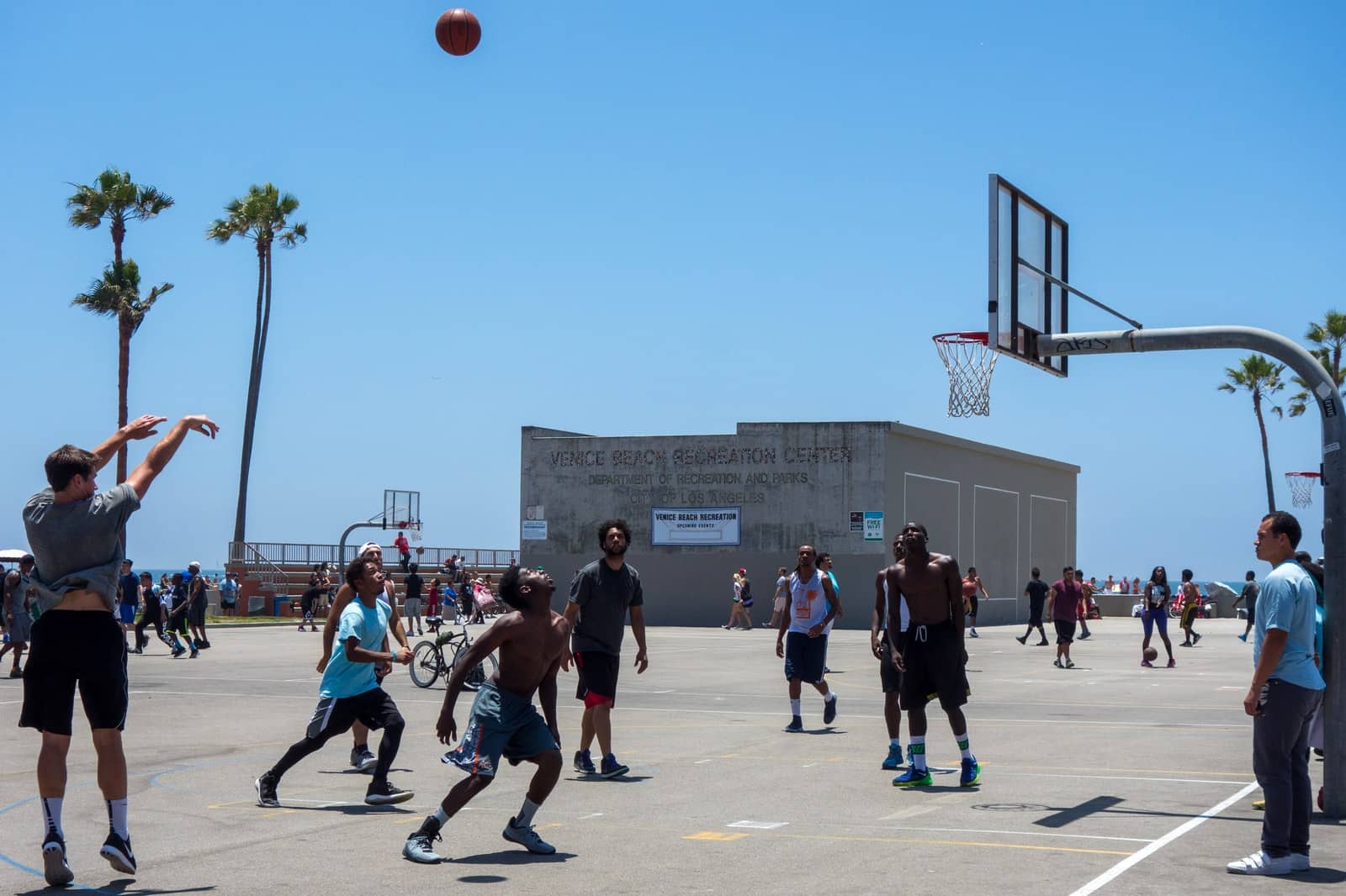 How Many Basketball Players Are On A Team? » TheHoop.Blog