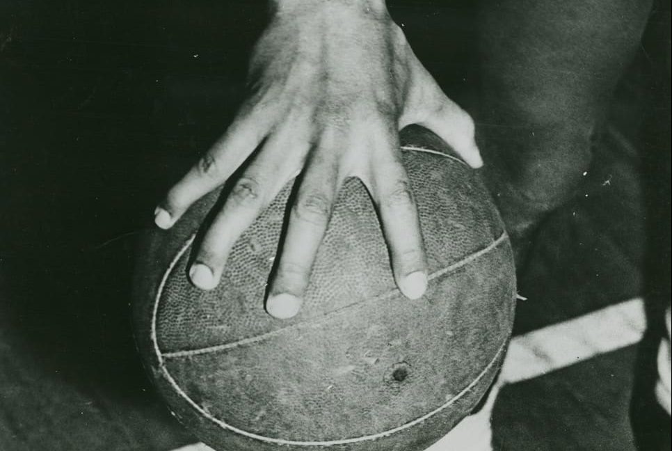 how to palm a basketball Like a Pro in 10 simple steps